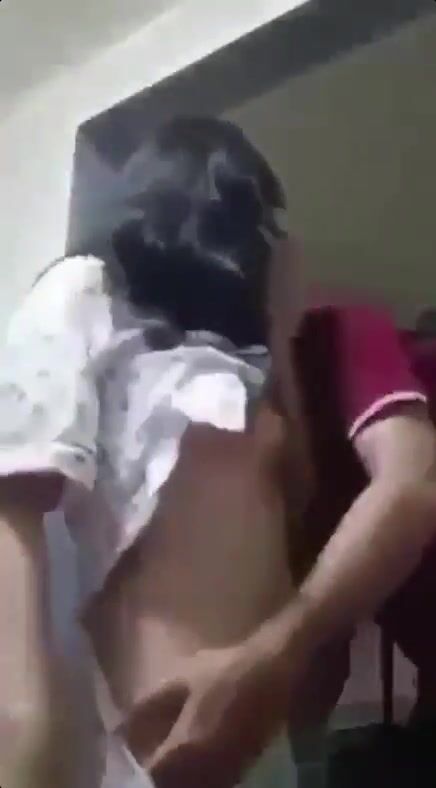 Không thấy ai ở nhà ông bác họ liền vào nhà móc lồn, bú vú nhỏ cháu gái 16 tuổi.